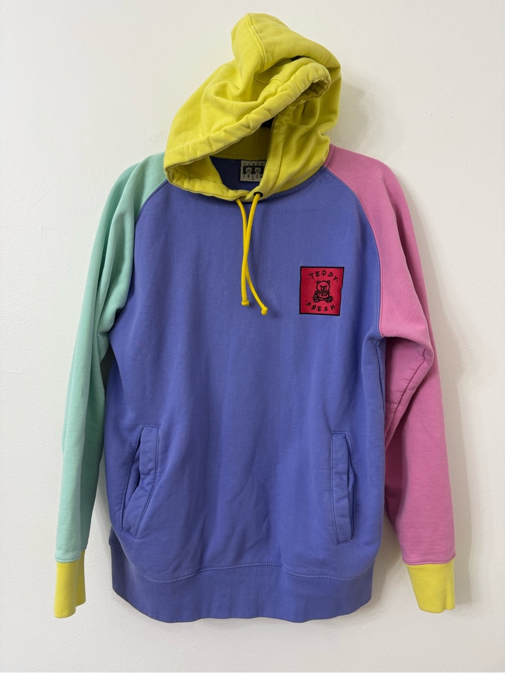 {M} Teddy Fresh Men’s Colorblock Crewneck Hoodie in Purple with Yellow Hood